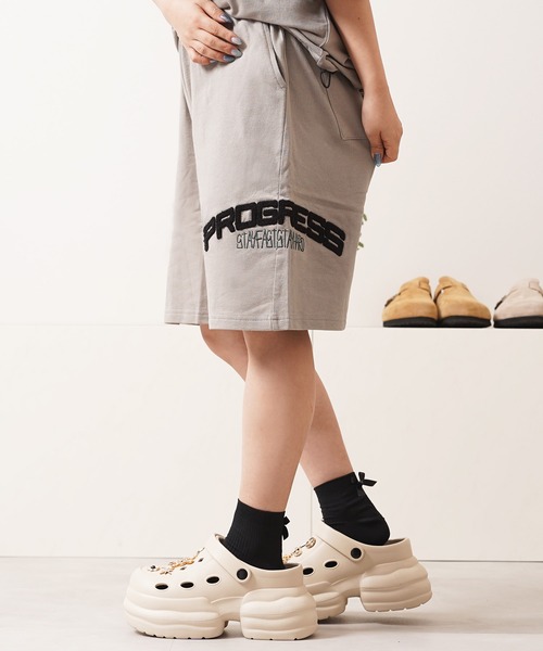 1111clothing（ワンフォークロージング）の「クラウン サガラ刺繍 スウェットショーツ / Crown Sagara Embroidery Sweatshorts（その他パンツ・メンズ・ブラック/グレイッシュベージュ/ホワイト系・M/XL/L）」の4枚目の写真