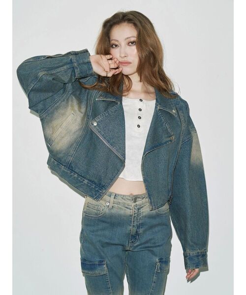 EVRIS(エヴリス)の「グラデーションデニムショートライダース【セットアップ着用可能】(デニムジャケット・レディース・ブラウン/ブルー/インディゴブルー・FREE)」の2枚目の写真