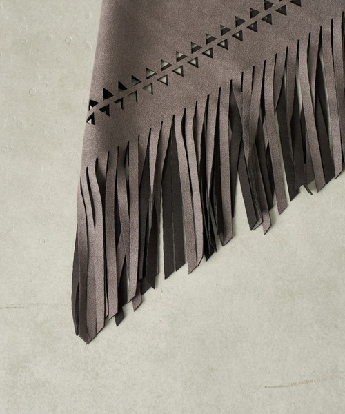 CIAOPANIC TYPY（チャオパニックティピー）の「スウェードフリンジスカーフ（ストール/ショール・レディース・ライトブラウン/チャコールグレー・ONE SIZE）」の10枚目の写真