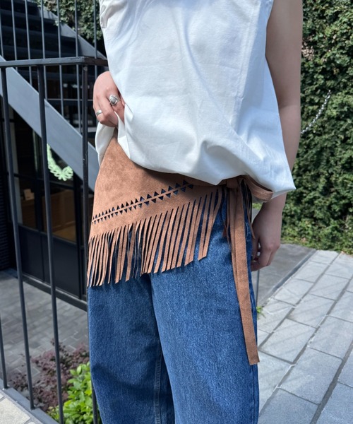 CIAOPANIC TYPY（チャオパニックティピー）の「スウェードフリンジスカーフ（ストール/ショール・レディース・ライトブラウン/チャコールグレー・ONE SIZE）」の5枚目の写真