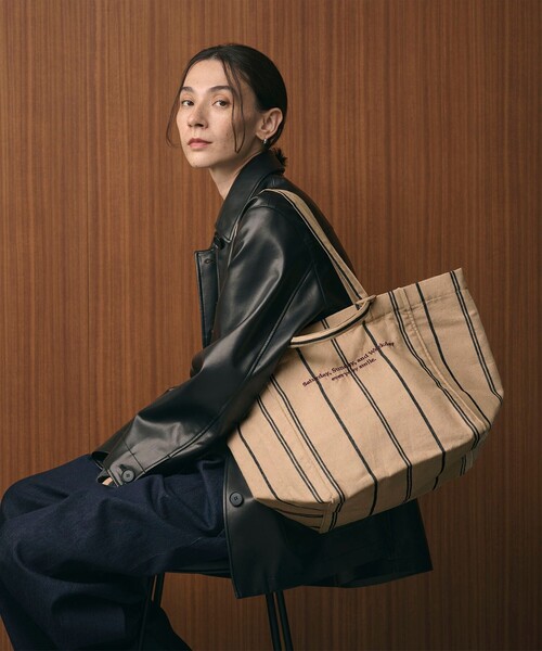 beej（ビージ）の「【別注】＜beej＞ストライプ トートバッグ -2WAY-（トートバッグ・レディース・ベージュ/ダークグレー・FREE）」の4枚目の写真