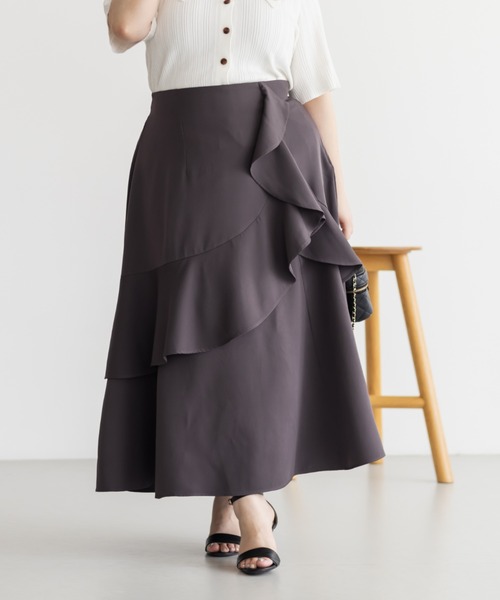 CLETTE(クレット)の「アシンメトリーラッフルスカート(スカート・レディース・ワイン/ブラック/チャコールグレー・LL/3L/4L)」の1枚目の写真