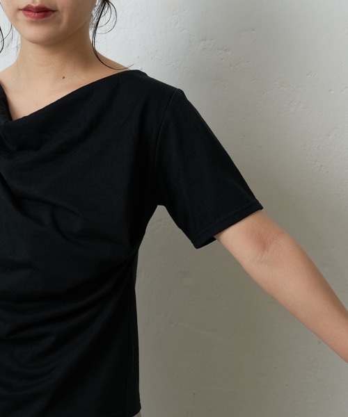 COLONY 2139(コロニートゥーワンスリーナイン)の「2wayショルダードレープTシャツ(Tシャツ/カットソー・レディース・ブラック/サックスブルー/オフホワイト/ブラウン・FREE)」の20枚目の写真