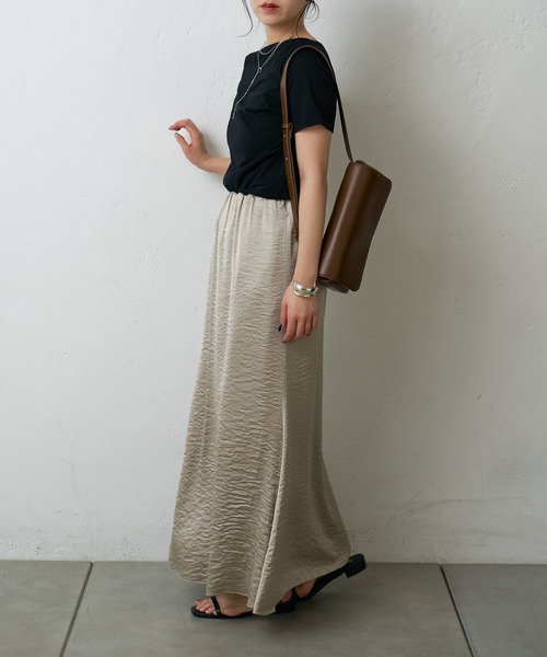 COLONY 2139(コロニートゥーワンスリーナイン)の「2wayショルダードレープTシャツ(Tシャツ/カットソー・レディース・ブラック/サックスブルー/オフホワイト/ブラウン・FREE)」の13枚目の写真