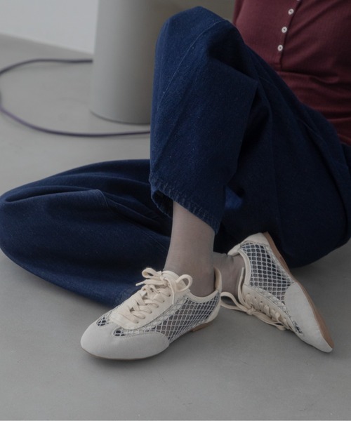 VACANCY（ヴァカンシー）の「メッシュコンビレースアップフラットスニーカー（スニーカー・レディース・アイボリー/ブラック・MEDIUM/LARGE）」の15枚目の写真