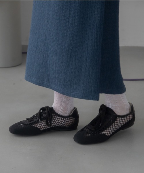 VACANCY（ヴァカンシー）の「メッシュコンビレースアップフラットスニーカー（スニーカー・レディース・アイボリー/ブラック・MEDIUM/LARGE）」の4枚目の写真