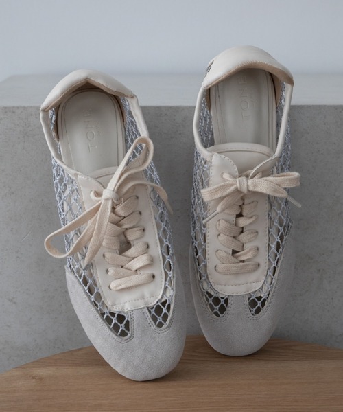 VACANCY（ヴァカンシー）の「メッシュコンビレースアップフラットスニーカー（スニーカー・レディース・アイボリー/ブラック・MEDIUM/LARGE）」の13枚目の写真