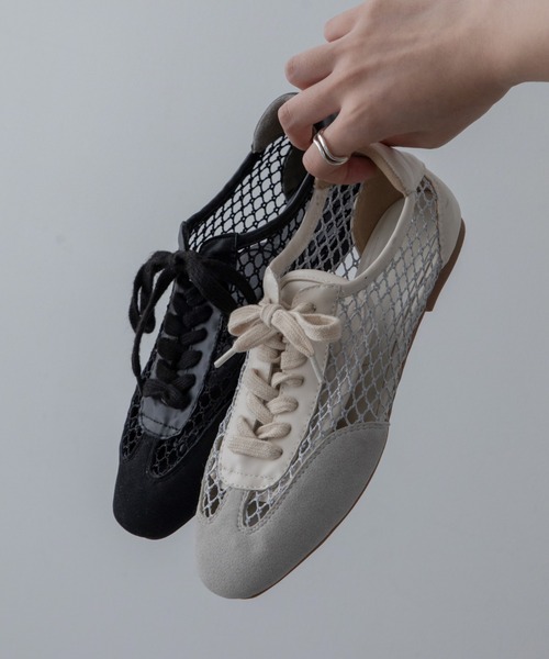 VACANCY（ヴァカンシー）の「メッシュコンビレースアップフラットスニーカー（スニーカー・レディース・アイボリー/ブラック・MEDIUM/LARGE）」の12枚目の写真
