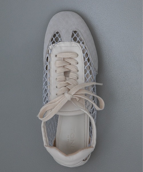 VACANCY（ヴァカンシー）の「メッシュコンビレースアップフラットスニーカー（スニーカー・レディース・アイボリー/ブラック・MEDIUM/LARGE）」の8枚目の写真