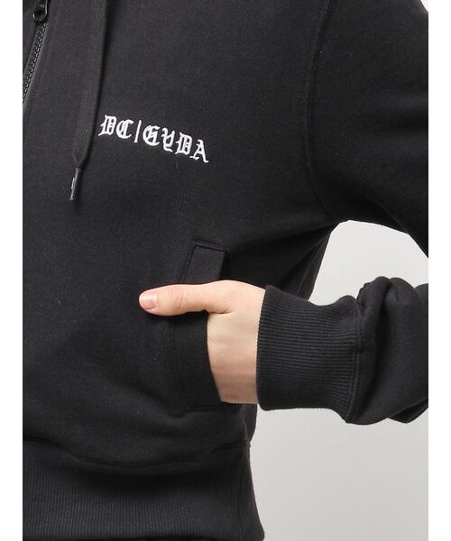 DC(ディーシー)の「GYDA×DC OE LOGOショートスウェットZIP UPパーカー(パーカー・レディース・グリーン/オフホワイト/ブラック・FREE)」の15枚目の写真