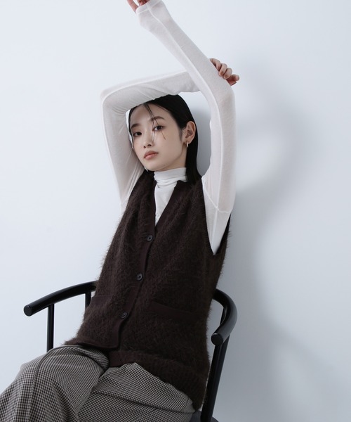 NATURAL BEAUTY BASIC（ナチュラルビューティーベーシック）の「◇フェザーヤーンボクシーベスト（ベスト・レディース・グレー/ブラウン/オフホワイト・FREE）」の5枚目の写真