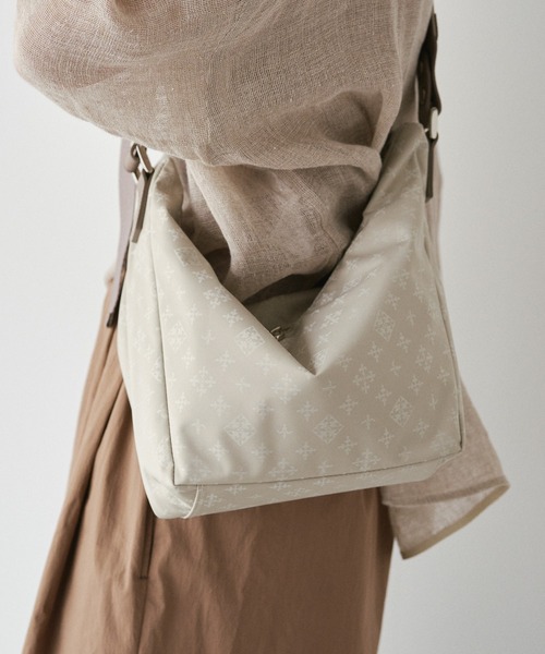 russet（ラシット）の「【再値下げ】ナイロン2WAYミニショルダーバッグ（ショルダーバッグ・レディース・ブラック/ブラック×ブルー/キナリ/グレー・FREE）」の8枚目の写真