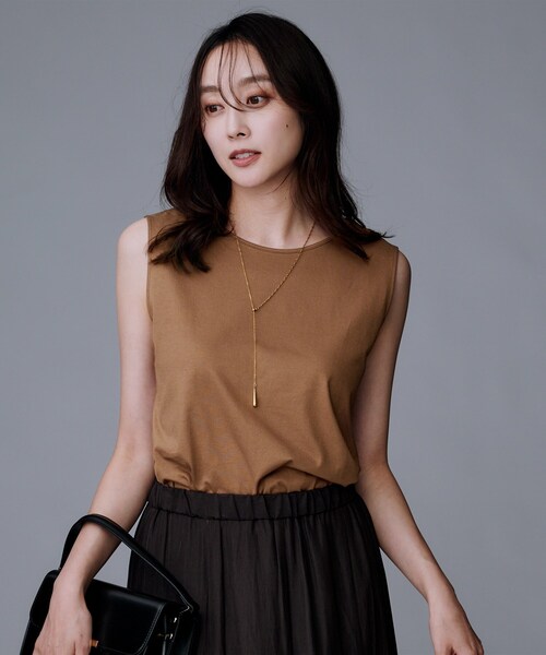 UNTITLED（アンタイトル）の「【接触冷感/コットン100/洗える/丸首】ノースリーブ天竺プルオーバー（Tシャツ/カットソー・レディース・ダークグレー/オフホワイト/キャメル・48/44/04/02/00）」の3枚目の写真