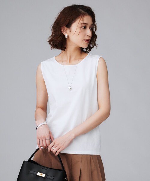 UNTITLED（アンタイトル）の「【接触冷感/コットン100/洗える/丸首】ノースリーブ天竺プルオーバー（Tシャツ/カットソー・レディース・ダークグレー/オフホワイト/キャメル・48/44/04/02/00）」の19枚目の写真