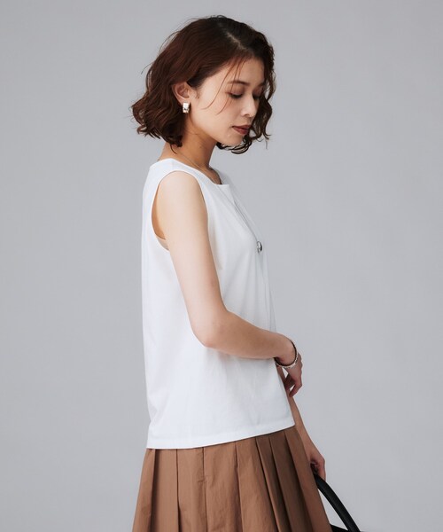 UNTITLED（アンタイトル）の「【接触冷感/コットン100/洗える/丸首】ノースリーブ天竺プルオーバー（Tシャツ/カットソー・レディース・ダークグレー/オフホワイト/キャメル・48/44/04/02/00）」の18枚目の写真