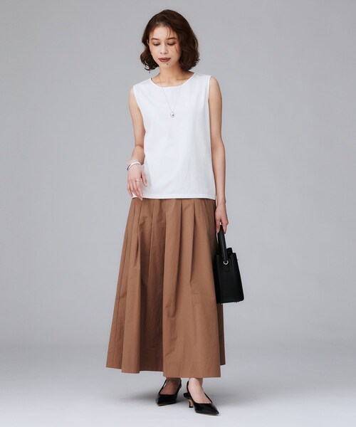 UNTITLED（アンタイトル）の「【接触冷感/コットン100/洗える/丸首】ノースリーブ天竺プルオーバー（Tシャツ/カットソー・レディース・ダークグレー/オフホワイト/キャメル・48/44/04/02/00）」の17枚目の写真