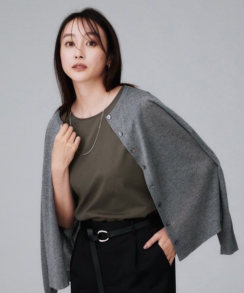 UNTITLED（アンタイトル）の「【接触冷感/コットン100/洗える/丸首】ノースリーブ天竺プルオーバー（Tシャツ/カットソー・レディース・ダークグレー/オフホワイト/キャメル・48/44/04/02/00）」の14枚目の写真