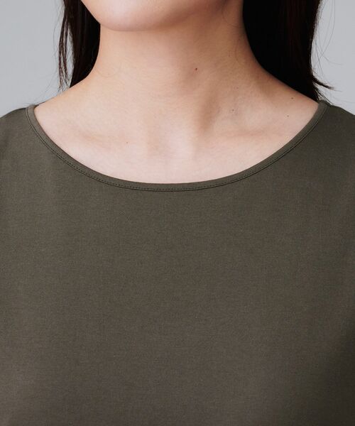 UNTITLED（アンタイトル）の「【接触冷感/コットン100/洗える/丸首】ノースリーブ天竺プルオーバー（Tシャツ/カットソー・レディース・ダークグレー/オフホワイト/キャメル・48/44/04/02/00）」の4枚目の写真