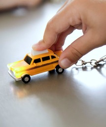HIGHTIDE（ハイタイド）の「KIKKERLAND キッカーランド ノイジーキーライト NYCキャブ キーリング チャーム（キーホルダー・キッズ）」