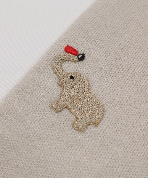 【極美品】SINA COVA 重ね着風ニットワッペン刺繍　ハイネック（Ｌ） 極美品】SINA COVA 重ね着風ニットワッペン刺繍 ハイネック（L） S-LL