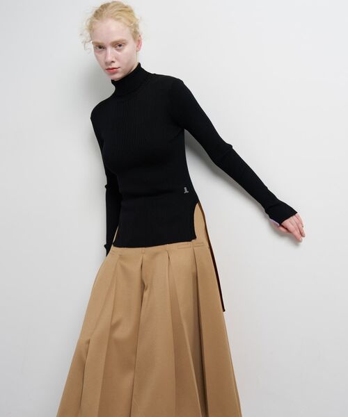 LANVIN en Bleu（ランバンオンブルー）の「カラーポイントリブタートル（ニット/セーター・レディース・オフホワイト/オレンジ/パープル/ボルドー/ブラック・38）」の9枚目の写真