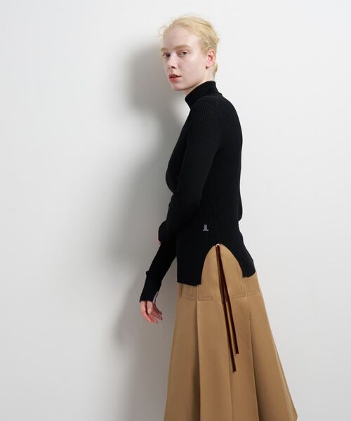 LANVIN en Bleu（ランバンオンブルー）の「カラーポイントリブタートル（ニット/セーター・レディース・オフホワイト/オレンジ/パープル/ボルドー/ブラック・38）」の10枚目の写真