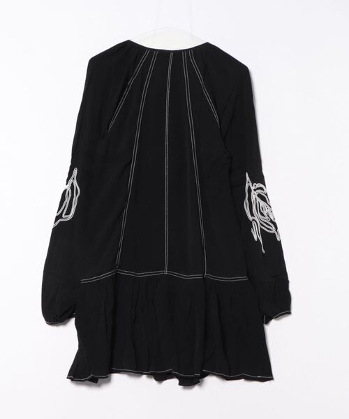 Desigual(デシグアル)の「パフスリーブ刺繍入りワンピース ブラック(ワンピース・レディース・ブラック・S/M/XS/XL/L)」の2枚目の写真