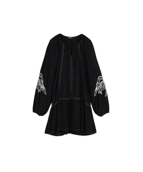 Desigual(デシグアル)の「パフスリーブ刺繍入りワンピース ブラック(ワンピース・レディース・ブラック・S/M/XS/XL/L)」の6枚目の写真