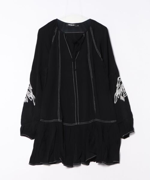 Desigual(デシグアル)の「パフスリーブ刺繍入りワンピース ブラック(ワンピース・レディース・ブラック・S/M/XS/XL/L)」の7枚目の写真
