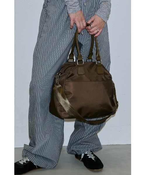 un/neu（アンノイ）の「２WAYアウトポケットナイロンボストンバッグ / 11inch（タブレット、iPad）対応 / 撥水機能付き（ボストンバッグ・レディース・ブラウン/カーキ/ブラック・FREE）」の4枚目の写真