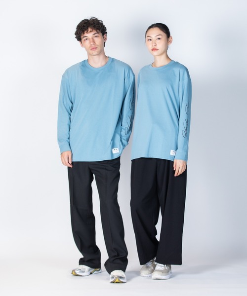 UNDER ARMOUR(アンダーアーマー)の「UAヘビーウエイト ロングスリーブ Tシャツ(ライフスタイル/メンズ)(Tシャツ/カットソー・メンズ・ダークネイビー・M/L/XL/2XL/S/3XL)」の2枚目の写真