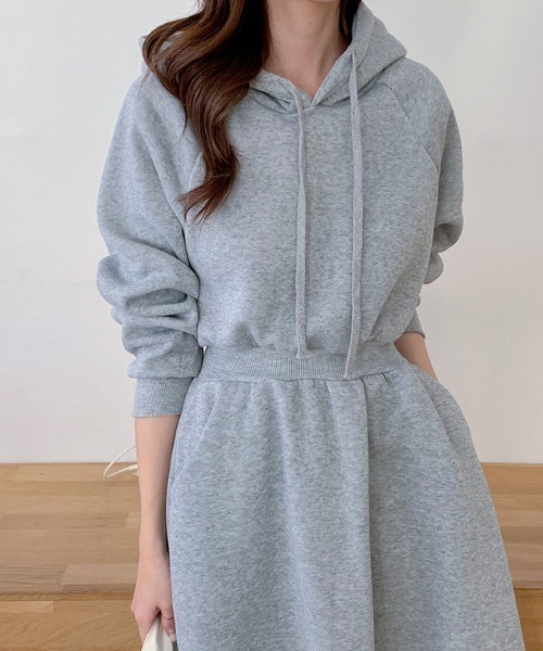 cammie(キャミー)の「ウエストマークフーディーパーカーワンピース(ワンピース・レディース・ブラック/グレー・M/L)」の9枚目の写真