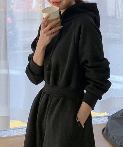cammie(キャミー)の「ウエストマークフーディーパーカーワンピース(ワンピース・レディース・ブラック/グレー・M/L)」の3枚目の写真