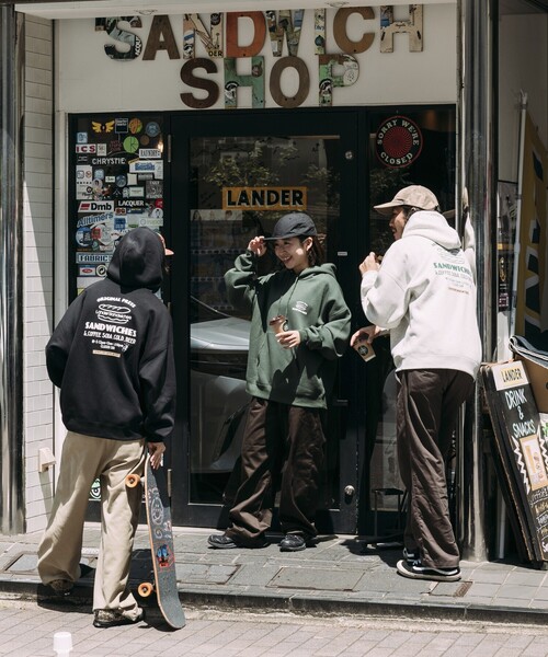 FREAK'S STORE(フリークスストア)の「限定展開 LANDER SANDWICHES×FREAK'S STORE/ランダー 別注 ビッグシルエット バックプリント スウェットパーカー(パーカー・メンズ・ブラック/ブラウン/アッシュグレー/グリーン・X-LARGE/LARGE/MEDIUM/SMALL)」の6枚目の写真