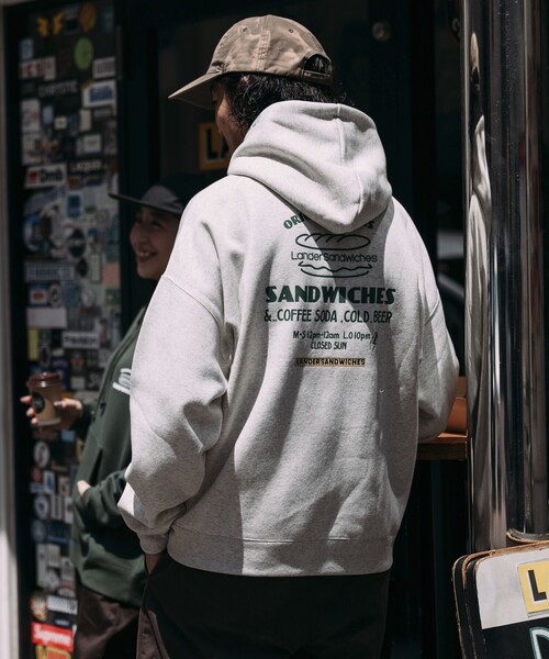 FREAK'S STORE(フリークスストア)の「限定展開 LANDER SANDWICHES×FREAK'S STORE/ランダー 別注 ビッグシルエット バックプリント スウェットパーカー(パーカー・メンズ・ブラック/ブラウン/アッシュグレー/グリーン・X-LARGE/LARGE/MEDIUM/SMALL)」の7枚目の写真