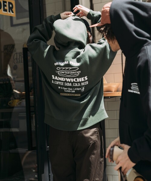 FREAK'S STORE(フリークスストア)の「限定展開 LANDER SANDWICHES×FREAK'S STORE/ランダー 別注 ビッグシルエット バックプリント スウェットパーカー(パーカー・メンズ・ブラック/ブラウン/アッシュグレー/グリーン・X-LARGE/LARGE/MEDIUM/SMALL)」の15枚目の写真