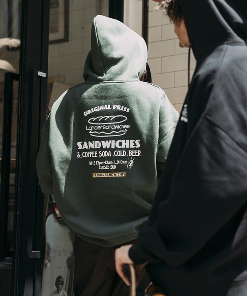 FREAK'S STORE(フリークスストア)の「限定展開 LANDER SANDWICHES×FREAK'S STORE/ランダー 別注 ビッグシルエット バックプリント スウェットパーカー(パーカー・メンズ・ブラック/ブラウン/アッシュグレー/グリーン・X-LARGE/LARGE/MEDIUM/SMALL)」の16枚目の写真