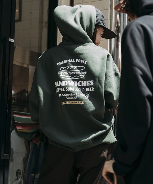 FREAK'S STORE(フリークスストア)の「限定展開 LANDER SANDWICHES×FREAK'S STORE/ランダー 別注 ビッグシルエット バックプリント スウェットパーカー(パーカー・メンズ・ブラック/ブラウン/アッシュグレー/グリーン・X-LARGE/LARGE/MEDIUM/SMALL)」の17枚目の写真