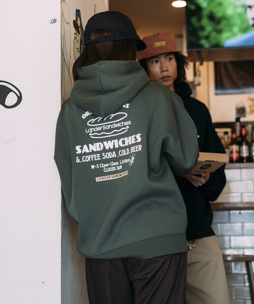 FREAK'S STORE(フリークスストア)の「限定展開 LANDER SANDWICHES×FREAK'S STORE/ランダー 別注 ビッグシルエット バックプリント スウェットパーカー(パーカー・メンズ・ブラック/ブラウン/アッシュグレー/グリーン・X-LARGE/LARGE/MEDIUM/SMALL)」の18枚目の写真