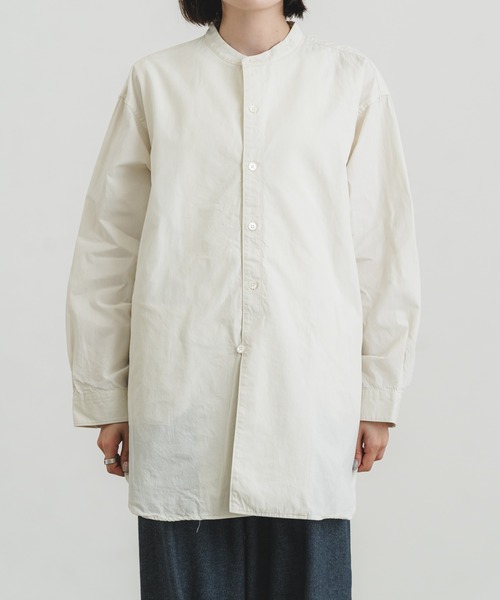 quadro(クオドロ)の「コットンペーパーブロードワッシャースタンドカラーオーバーシャツ(シャツ/ブラウス・レディース・グレー/ブラック/キナリ・FREE)」の18枚目の写真