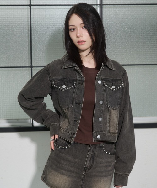 ENVYM（アンビー）の「スタッズコンパクトデニムジャケット（デニムジャケット・レディース・ブラック/ブルー・FREE）」の3枚目の写真