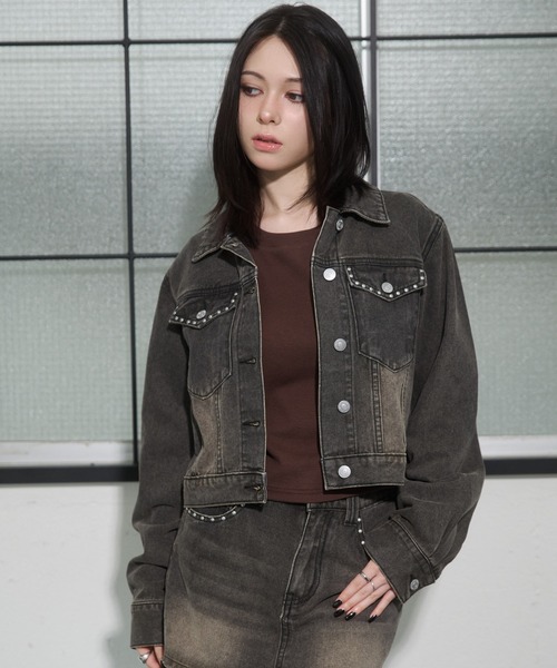 ENVYM（アンビー）の「スタッズコンパクトデニムジャケット（デニムジャケット・レディース・ブラック/ブルー・FREE）」の4枚目の写真