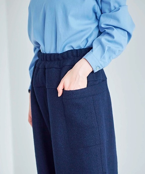 ata(アタ)の「ata pants 3. / 圧縮ウールパンツ(その他パンツ・レディース・ブラウン/ネイビー・MEDIUM)」の5枚目の写真