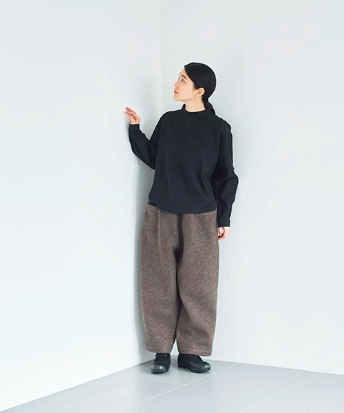 ata(アタ)の「ata pants 3. / 圧縮ウールパンツ(その他パンツ・レディース・ブラウン/ネイビー・MEDIUM)」の11枚目の写真