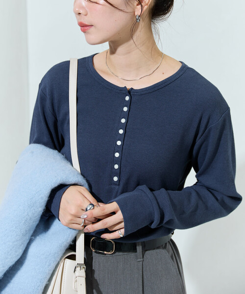 限定展開 Ginger ヘンリーネック ロング スリーブ トップス（T