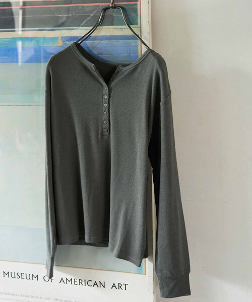 限定展開 Ginger ヘンリーネック ロング スリーブ トップス（Tシャツ