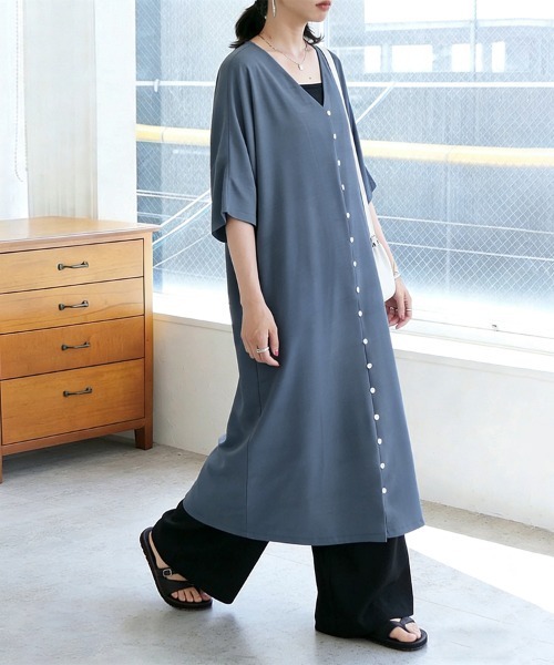 ReRe(リリ)の「ゆるシルエットVネック前開きワンピース(ワンピース・レディース・サックスブルー/ブラック/グレイッシュベージュ/レッド/キャメル・FREE)」の18枚目の写真