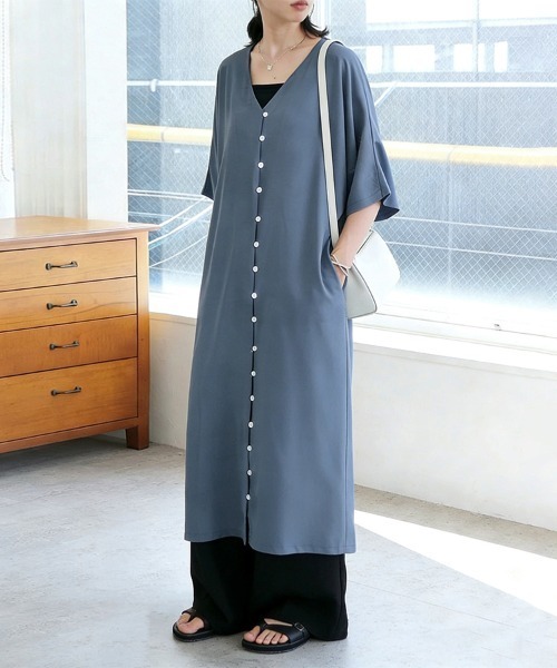 ReRe(リリ)の「ゆるシルエットVネック前開きワンピース(ワンピース・レディース・サックスブルー/ブラック/グレイッシュベージュ/レッド/キャメル・FREE)」の19枚目の写真
