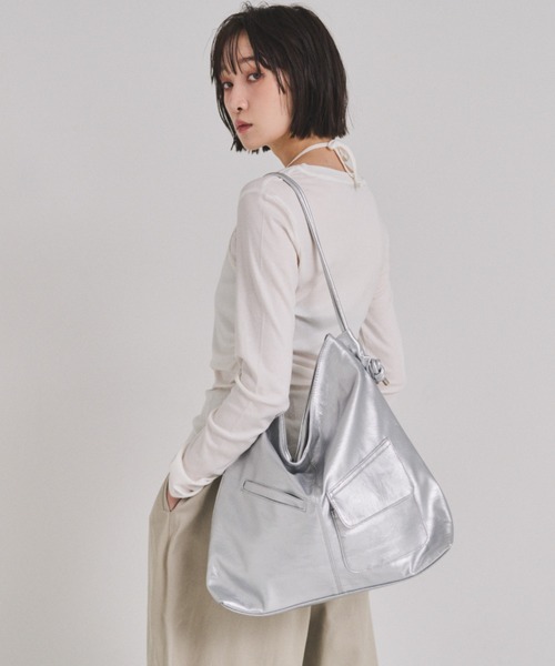 FMiBL(ファミル)の「ソフトフェイクレザーアウトポケットBAG(ショルダーバッグ・レディース・ブラック/シルバー/ホワイト・FREE)」の3枚目の写真