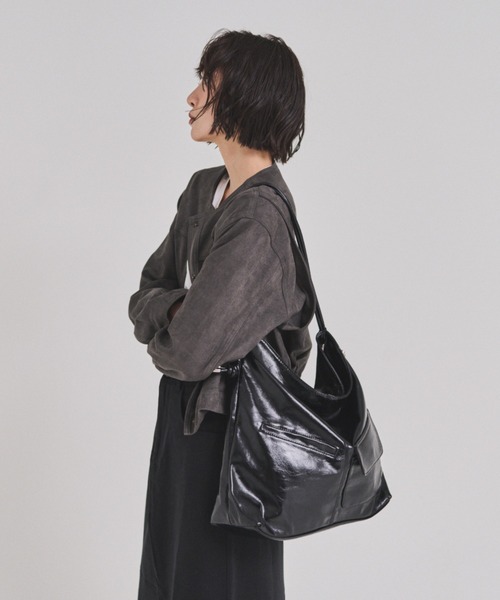 FMiBL(ファミル)の「ソフトフェイクレザーアウトポケットBAG(ショルダーバッグ・レディース・ブラック/シルバー/ホワイト・FREE)」の1枚目の写真